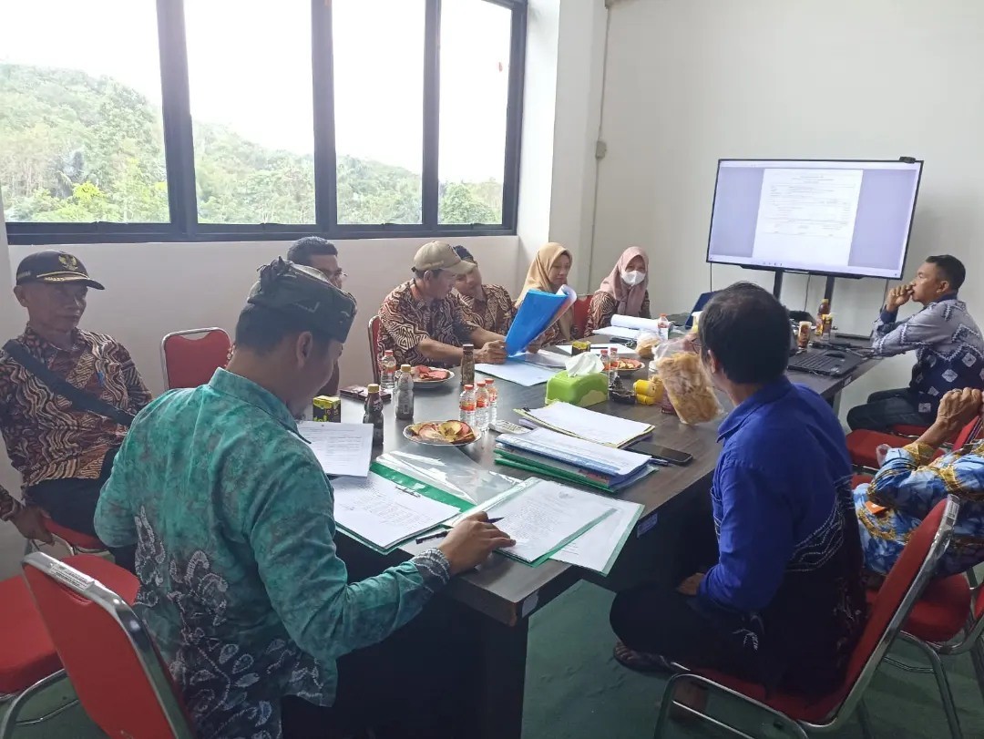 Evaluasi Raperdes tentang APBDes Tahun Anggaran 2023 Desa Tanjung Dewa.