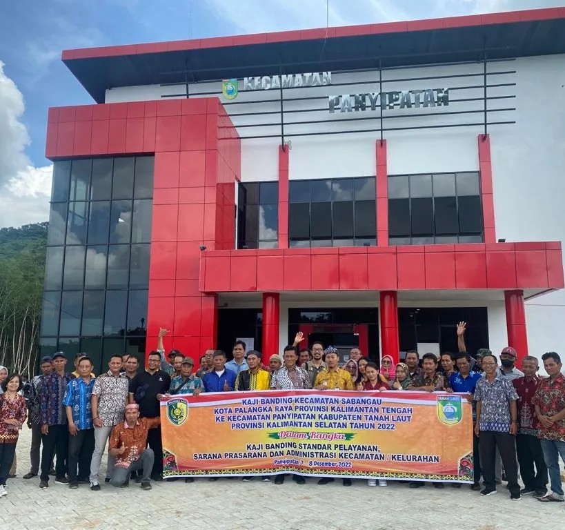 Menerima kunjungan rombongan kaji banding Kecamatan Sabangau Kota Palangkaraya Provinsi Kalimantan T